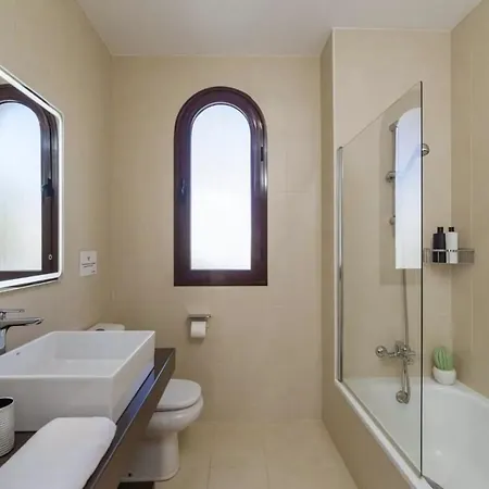 Bella Valen فيلة بلايا بلانكا