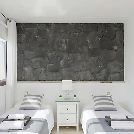 Bella Valen فيلة